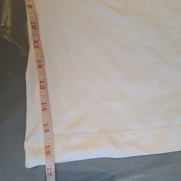 Medium White GuessTee, NWT. - Picture 4 of 5